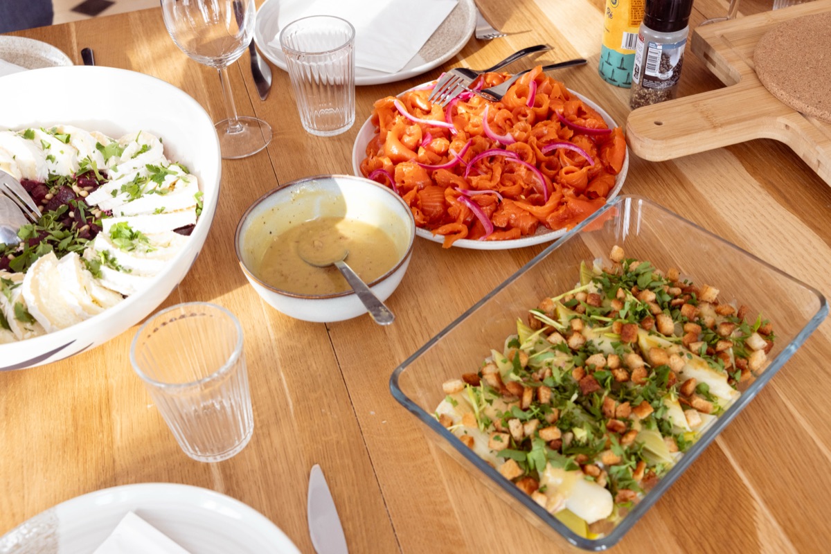 Table conviviale, plats à partager